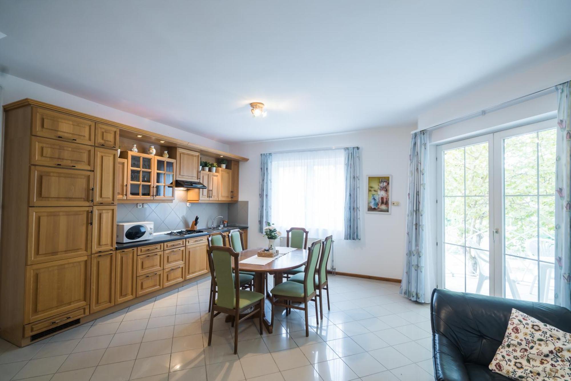 Gyorfi Apartmanhaz Замарди Экстерьер фото