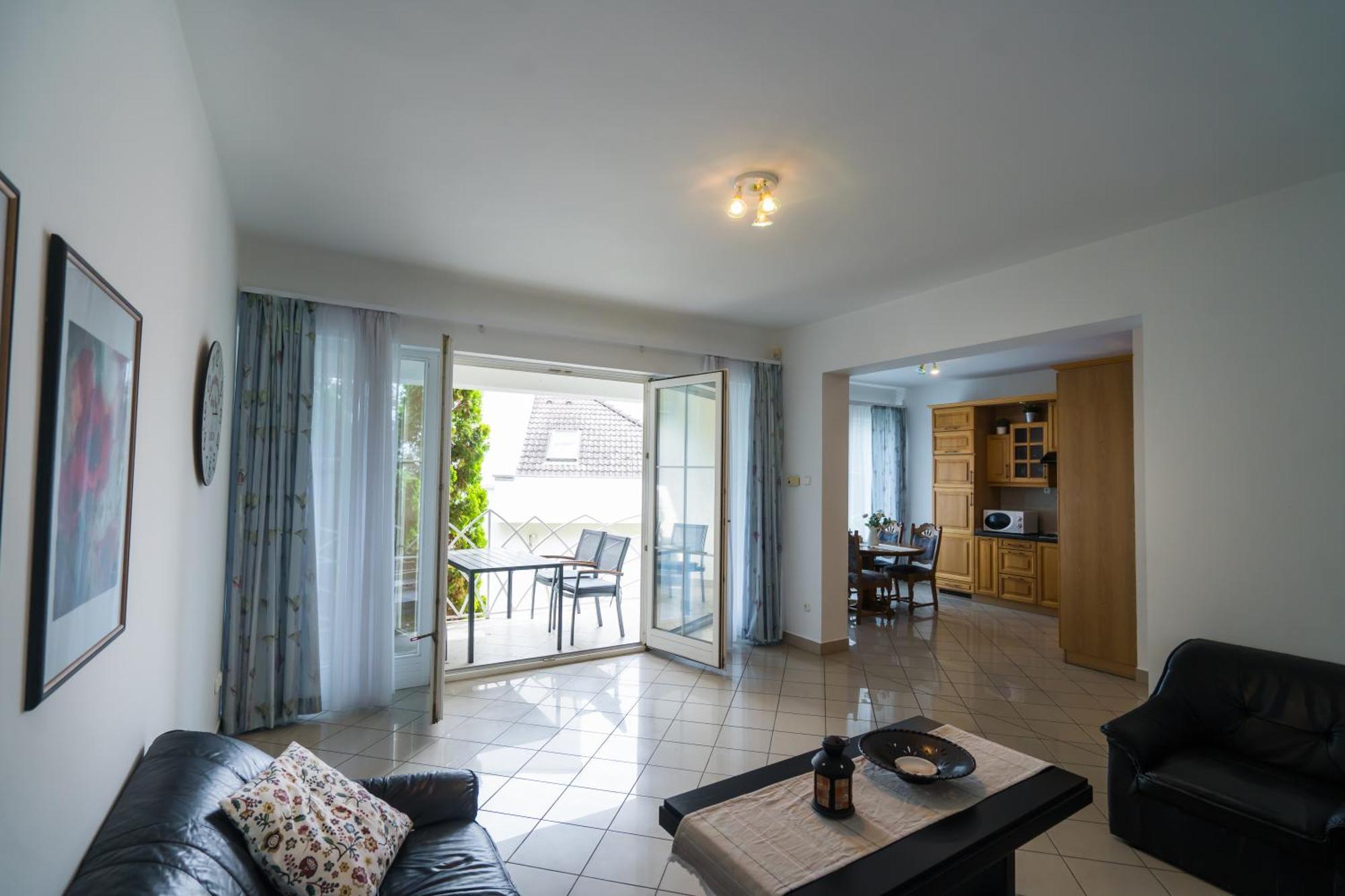 Gyorfi Apartmanhaz Замарди Экстерьер фото