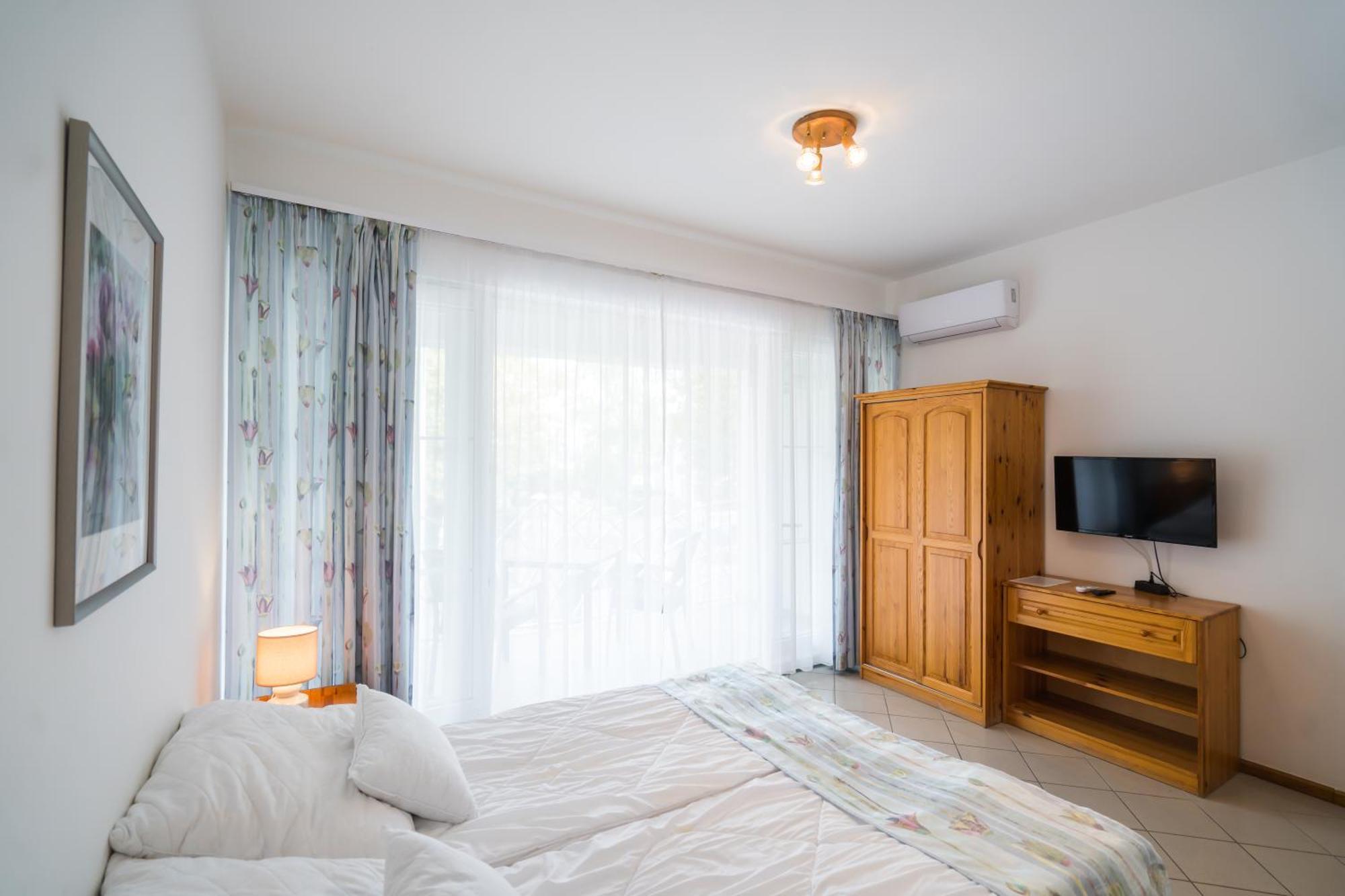 Gyorfi Apartmanhaz Замарди Экстерьер фото