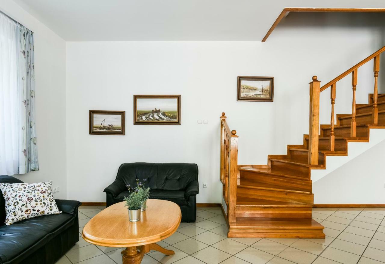 Gyorfi Apartmanhaz Замарди Экстерьер фото